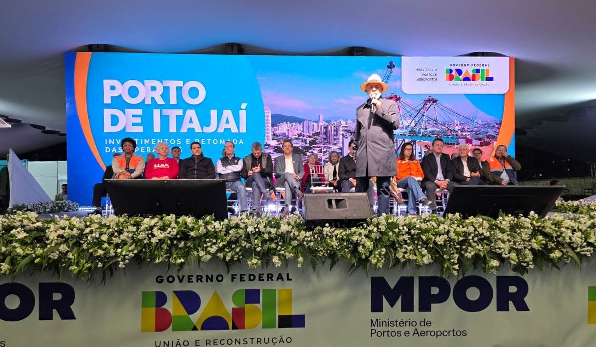 Com nova medida, Porto de Itajaí ganha autonomia para exploração de infraestrutura 6 lula e autoridades em itajai 3