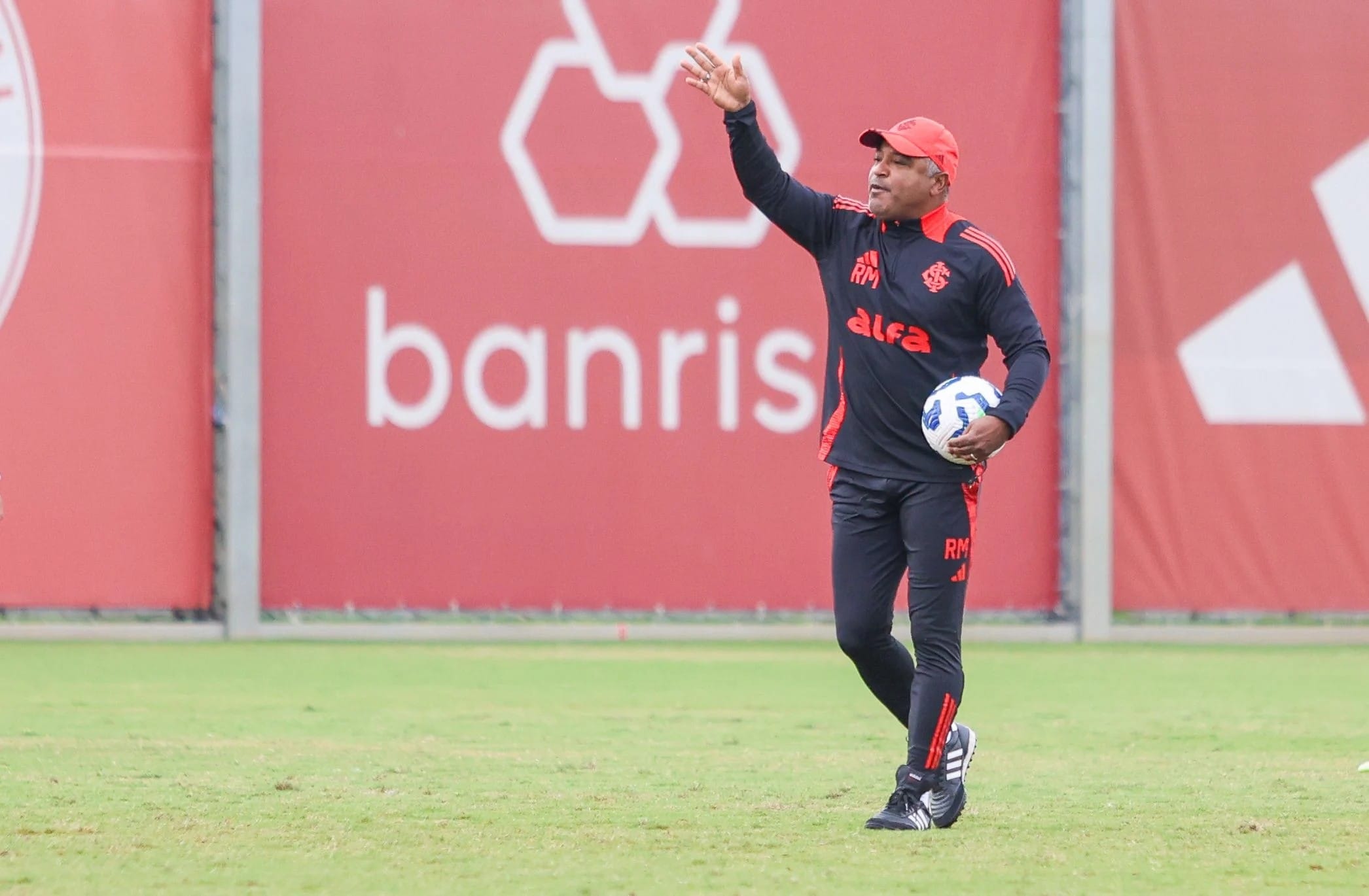 Roger destaca posição em aberto no Inter e avalia opções em último teste antes do Bahia 9 roger