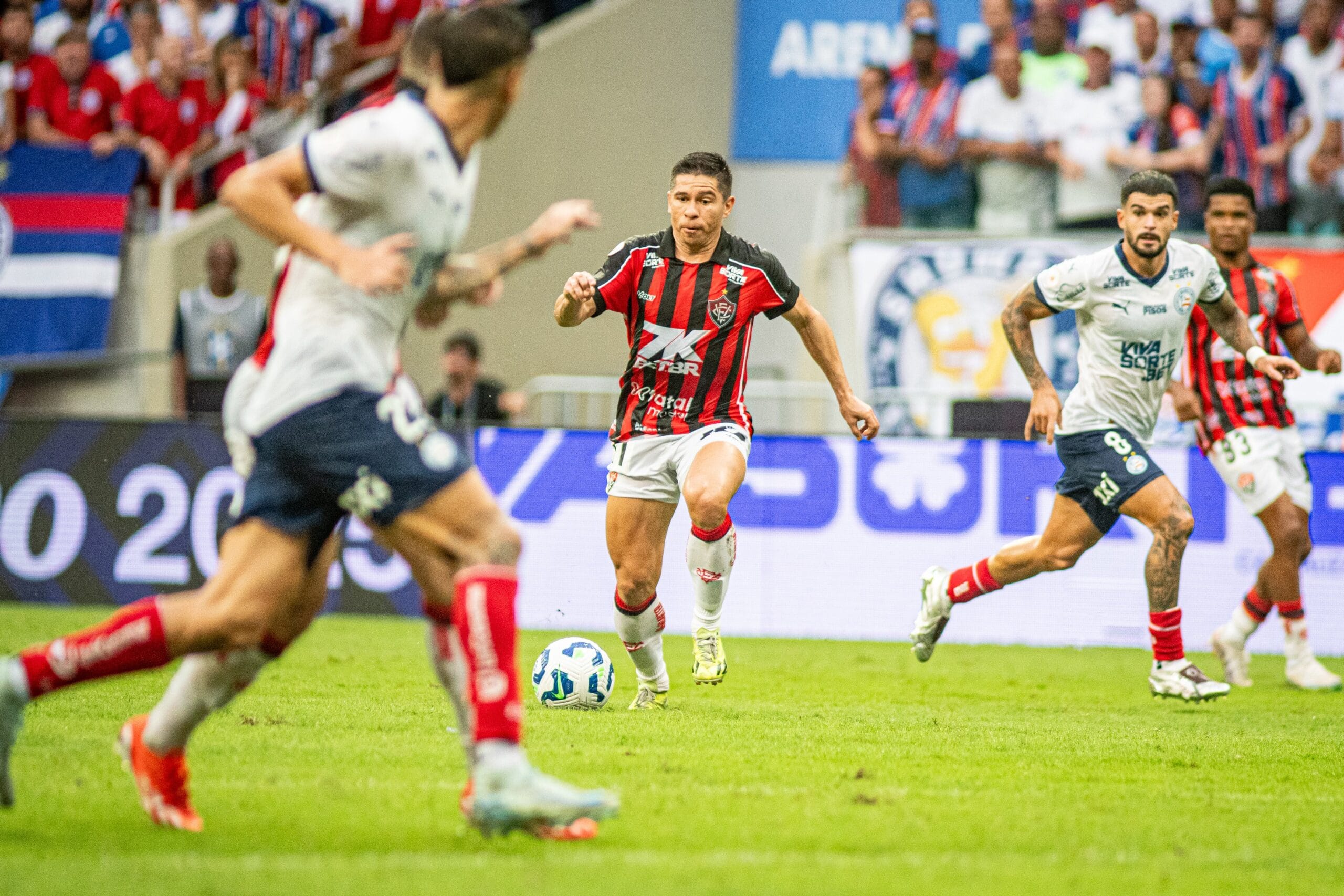 Osvaldo ressurge no Vitória com maior sequência no time titular desde drama em 2024 7 victor ferreira 599 scaled