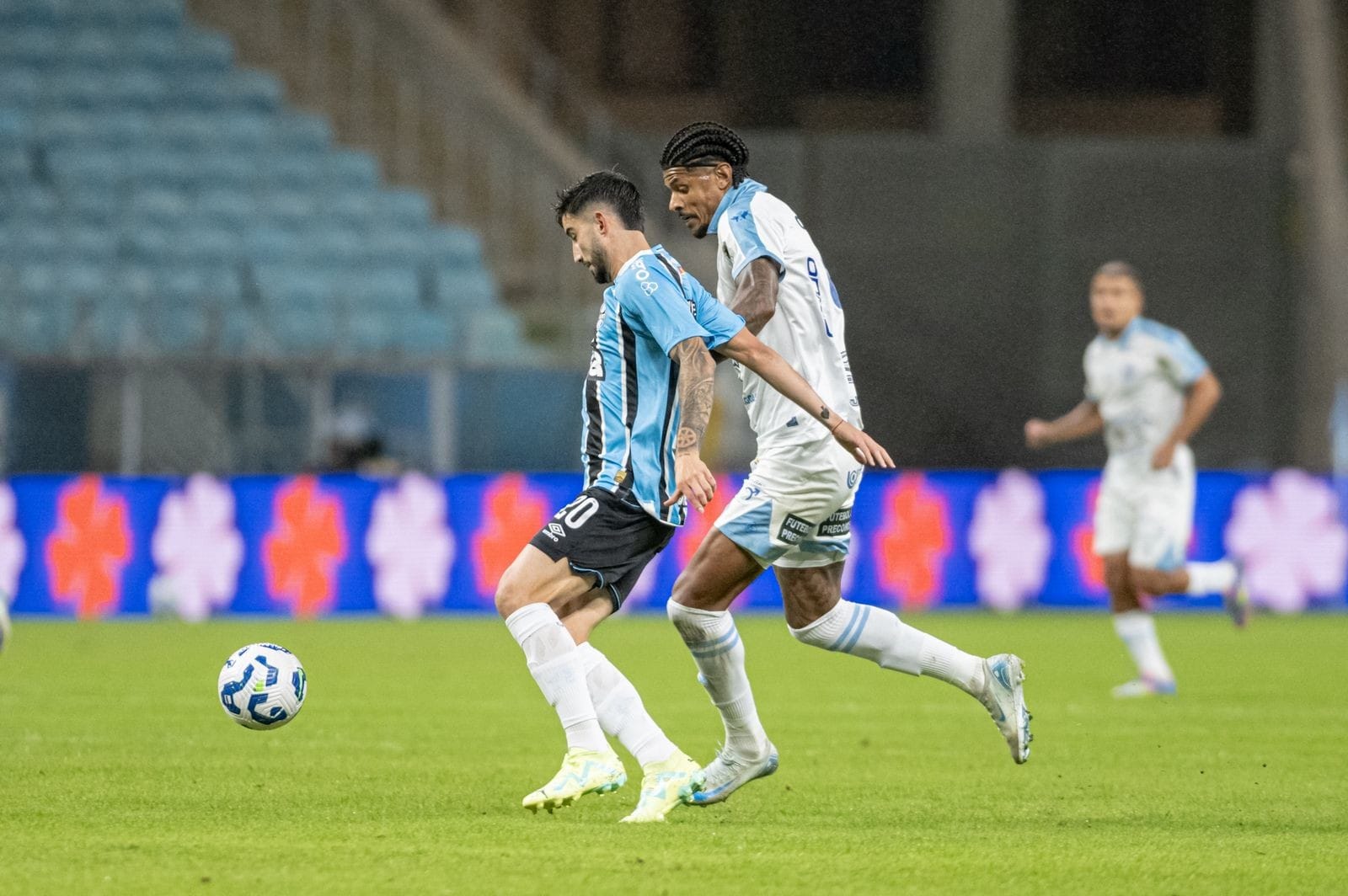 Pobreza ofensiva e polêmica de arbitragem protagonizam eliminação gremista 5 whatsapp image 2025 05 20 at 21.47.25