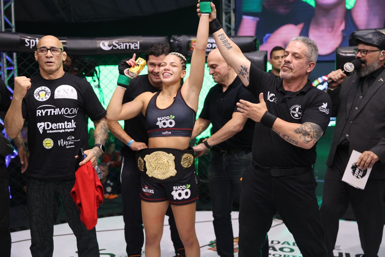 Laura Vasconcelos aplica nocaute e mantém cinturão peso-palha 2 whatsapp image 2025 05 25 at 01.27.55